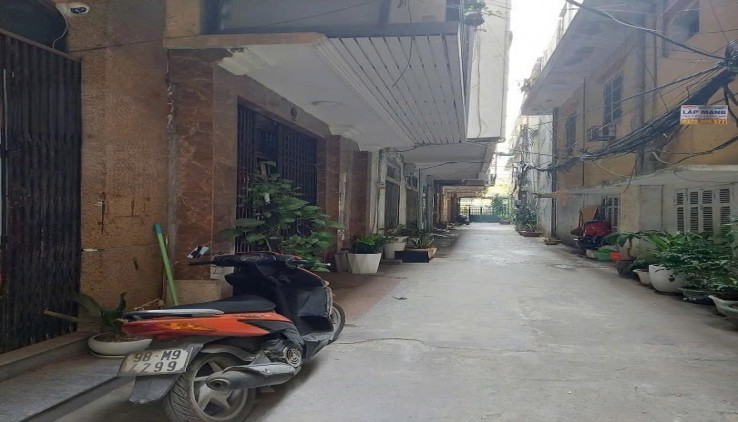 Cho thuê nhà ngõ ô tô Phố Chùa Bộc 50m2, 4 tầng, 5 ngủ, 18 Triệu, vào đầu tháng 1.